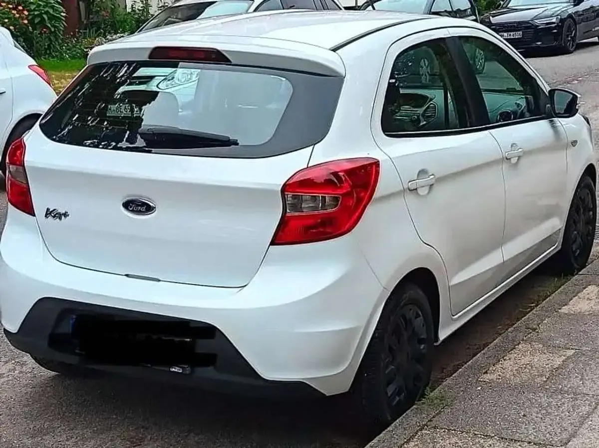 Gebraucht Ford Ka Cool & Sound Edition 86 PS (63 kW) 2017 Weiß Limousine