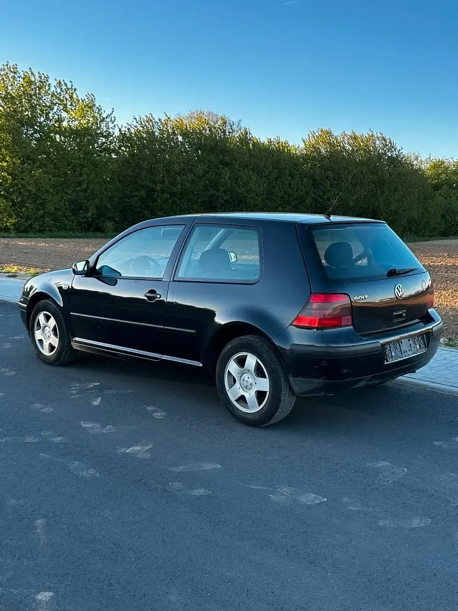 Second-hand VW Golf 75 CP (55 kW) 2002 Negru Coupe