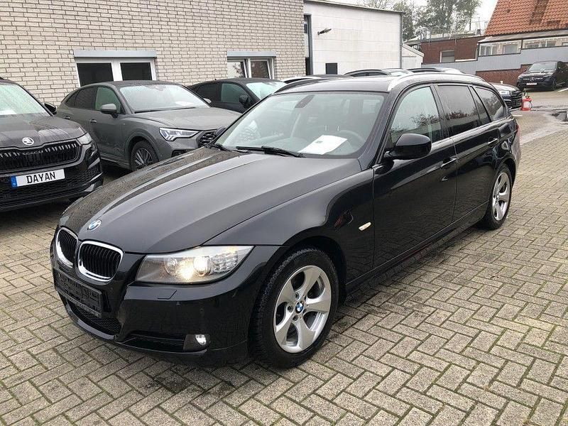 Schwarz Gebraucht 2012 BMW 320 Comfort Edition Kombi | 7.000 € (Superpreis) - Bild 1/4