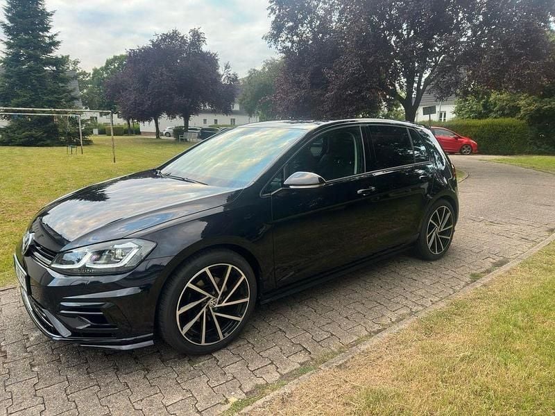 Schwarz Gebraucht 2018 VW Golf VII R-line Limousine | 13.500 € (Fairer Preis) - Bild 1/4