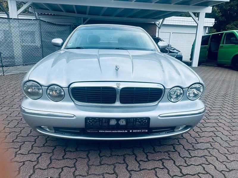 Silber Gebraucht 2004 Jaguar XJ8 Limousine | 3.300 € - Bild 1/4