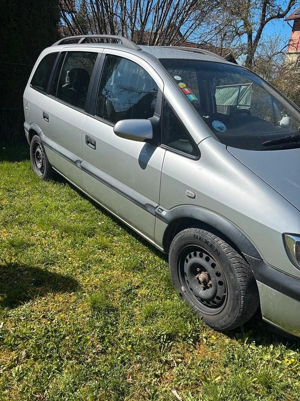 Gebraucht Opel Zafira 115 PS (84 kW) 2000 Silber Van / Kleinbus