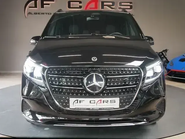Gebraucht Mercedes V300 Avantgarde 237 PS (174 kW) 2025 Schwarz Van / Kleinbus