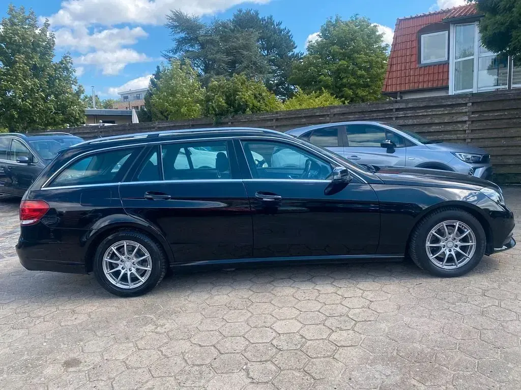Gebraucht Mercedes E220 Elegance 170 PS (125 kW) 2013 Schwarz Limousine