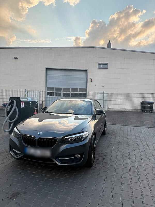 Grau Gebraucht 2016 BMW 218 Coupé | 11.200 € (Superpreis) - Bild 1/4