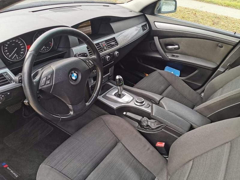 Gebraucht BMW 525 218 PS (160 kW) 2007 Grau Limousine