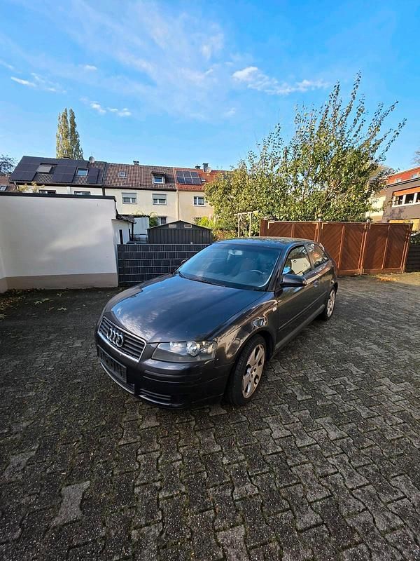 Grau Gebraucht 2005 Audi A3 Kleinwagen | 1.650 € (Guter Preis) - Bild 1/4