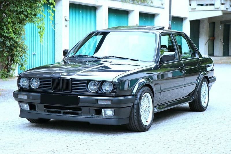 Grau Gebraucht 1990 BMW 325 M Sport Limousine | 20.400 € - Bild 1/4