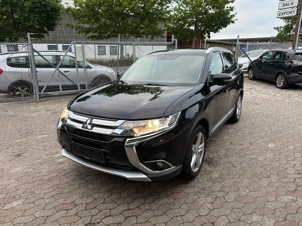 Gebraucht Mitsubishi Outlander Intense 150 PS (110 kW) 2017 Schwarz SUV