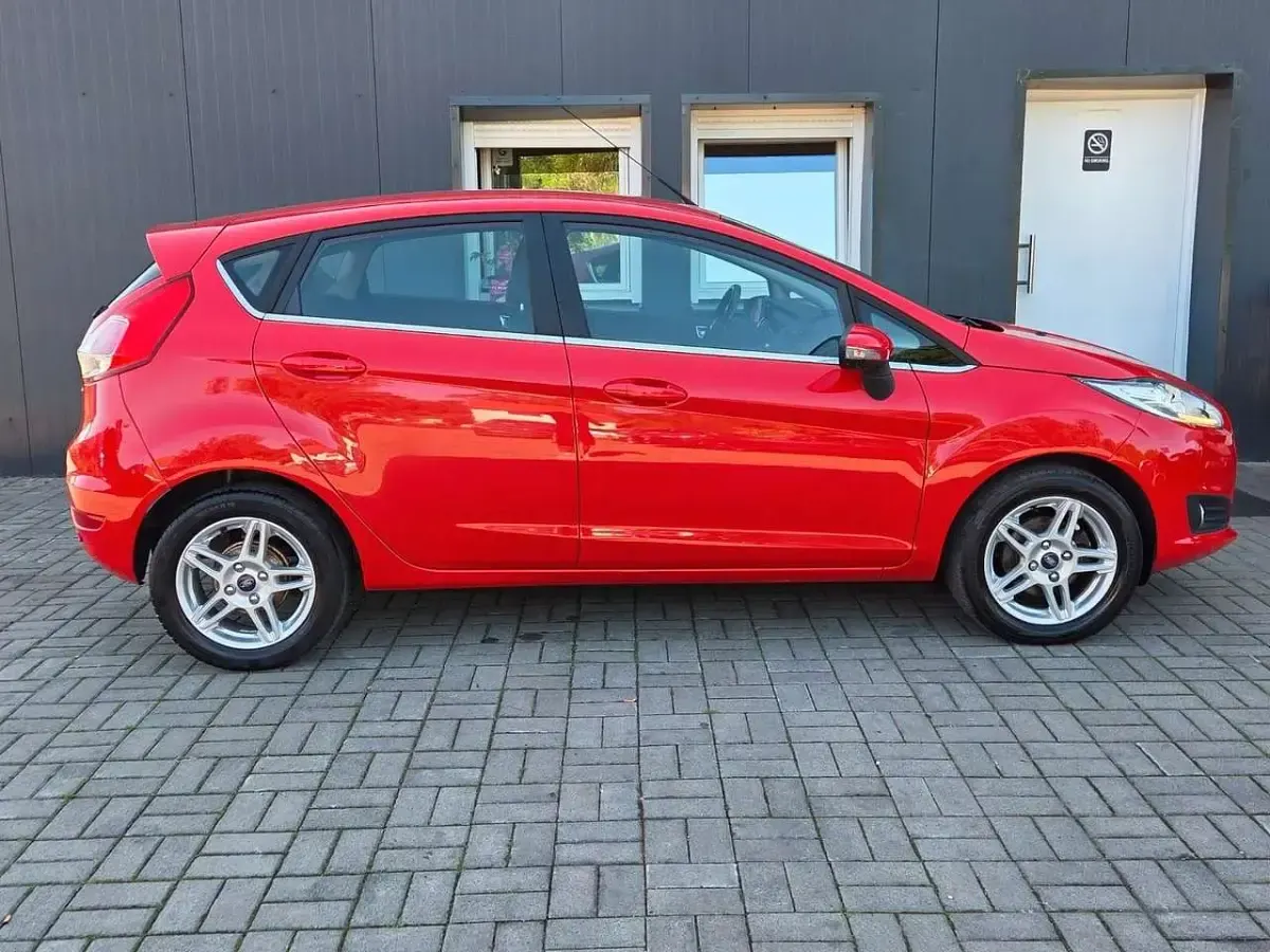 Gebraucht Ford Fiesta Titanium 80 PS (58 kW) 2013 Rot Limousine
