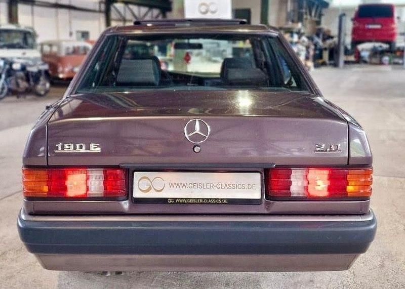Gebraucht Mercedes 190 122 PS (89 kW) 1990 Grau Limousine