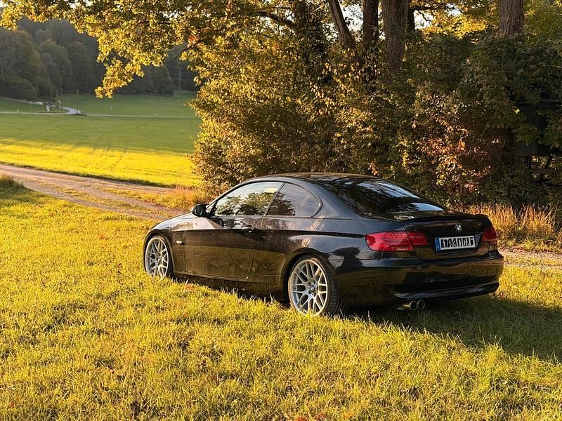 Gebraucht BMW 325 218 PS (160 kW) 2009 Schwarz Coupé