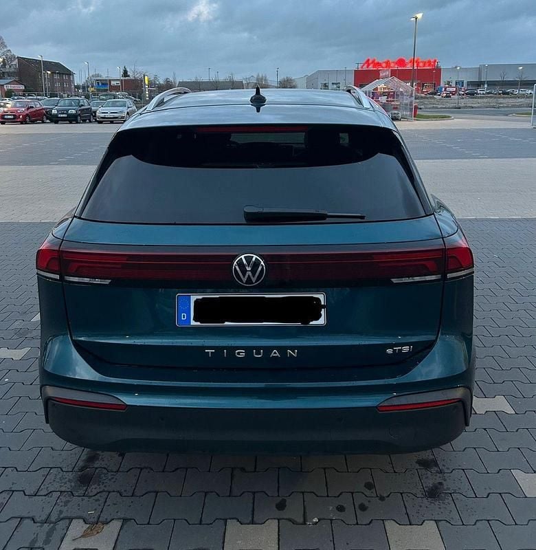 Gebraucht VW Tiguan Goal 150 PS (110 kW) 2024 Blau SUV