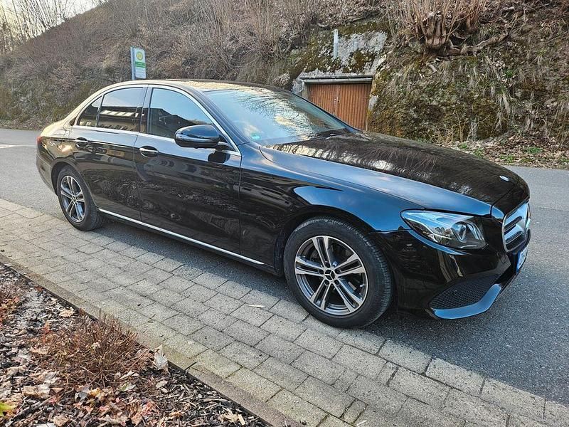 Gebraucht Mercedes E220 194 PS (142 kW) 2016 Schwarz Limousine