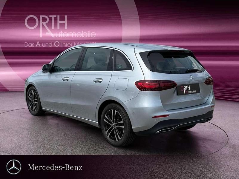 Gebraucht Mercedes B180 Progressive 136 PS (100 kW) 2024 Metalliclack hightechsilber Van / Kleinbus
