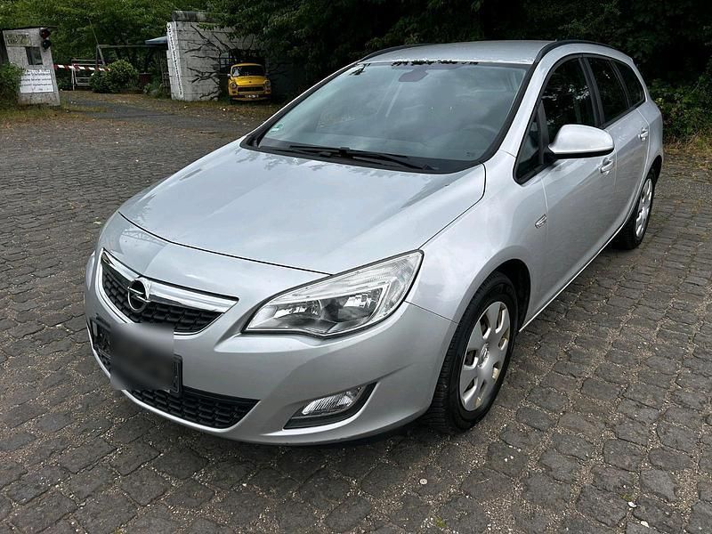 Silber Gebraucht 2011 Opel Astra Kombi | 2.390 € (Guter Preis) - Bild 1/4