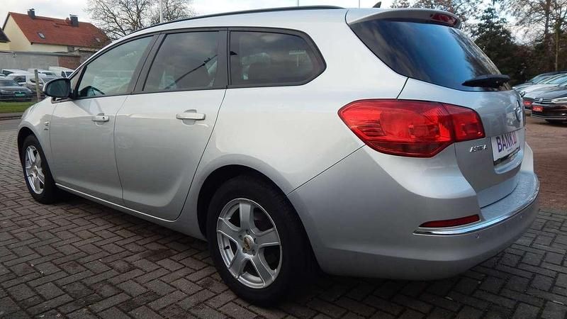 Gebraucht Opel Astra Active 140 PS (102 kW) 2013 Switchblade silver Kombi