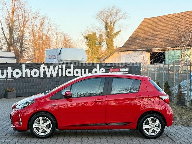 Gebraucht Toyota Yaris Hybrid Comfort 75 PS (55 kW) 2017 Rot Kleinwagen