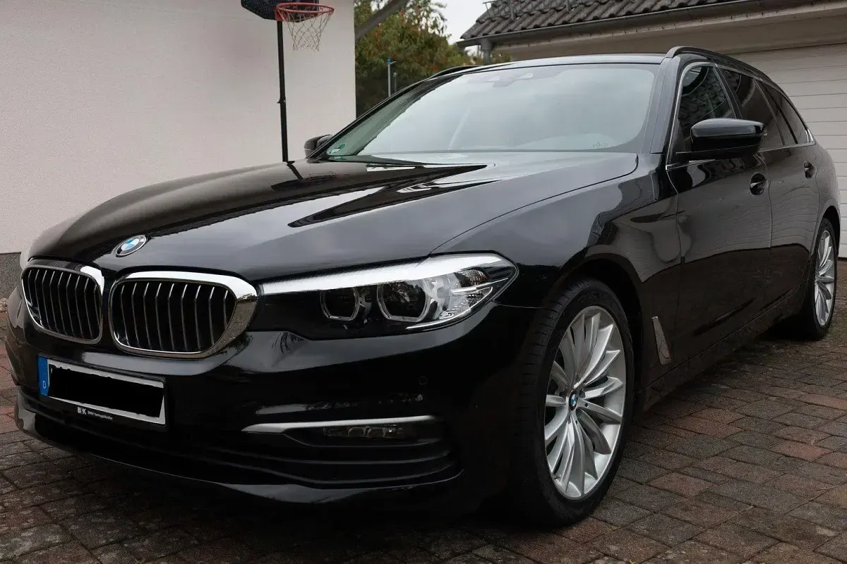 Gebraucht BMW 520 Sport Line 190 PS (139 kW) 2019 Schwarz Kombi