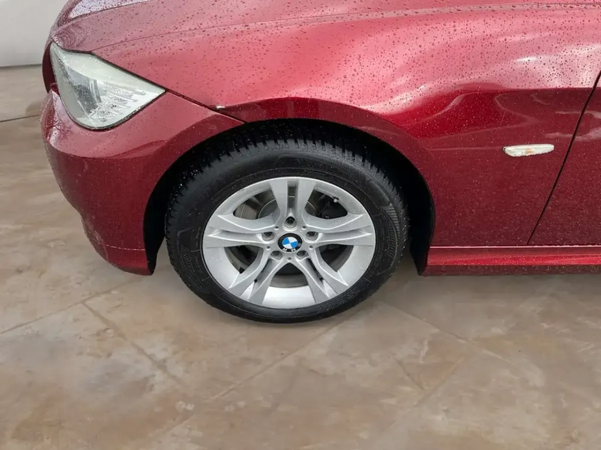 Second-hand BMW 318 143 CP (105 kW) 2010 Roșu Berlinǎ
