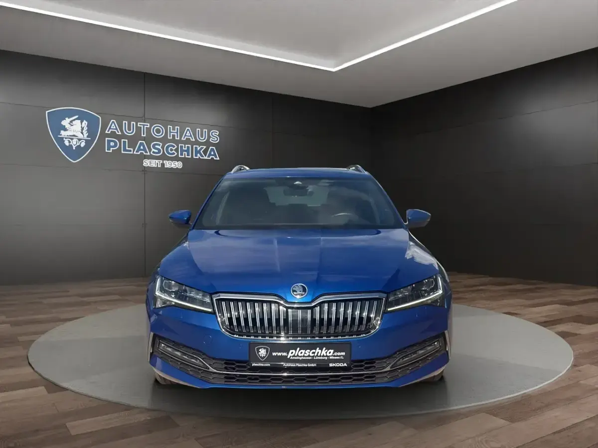 Gebraucht Skoda Superb LAURIN & KLEMENT 200 PS (147 kW) 2023 Raceblau Kombi