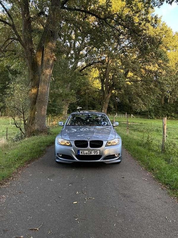 Gebraucht BMW 325 218 PS (160 kW) 2009 Limousine