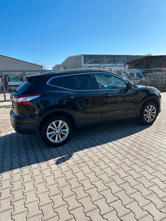 Schwarz Gebraucht 2016 Nissan Qashqai Acenta SUV | 12.500 € (Superpreis) - Bild 1/4