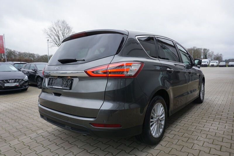Gebraucht Ford S-MAX Titanium 150 PS (110 kW) 2019 Grau Van / Kleinbus