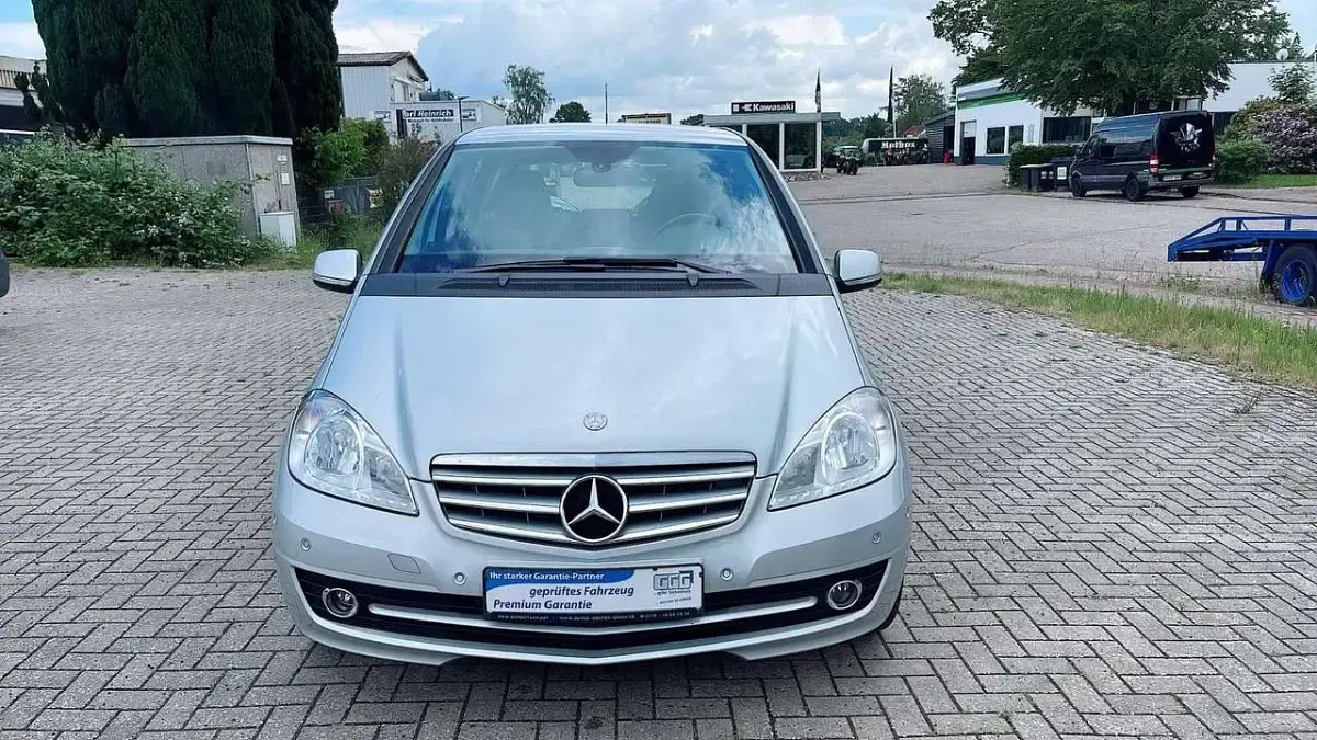 Gebraucht Mercedes A160 Elegance 95 PS (69 kW) 2011 Silber Kleinwagen