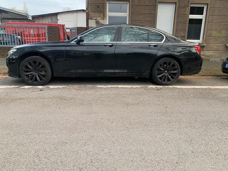 Gebraucht BMW 730 245 PS (180 kW) 2010 Schwarz Limousine
