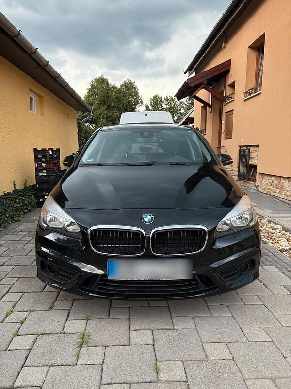 Schwarz Gebraucht 2015 BMW 220 Active Tourer Van / Kleinbus | 12.999 € (Fairer Preis) - Bild 1/4