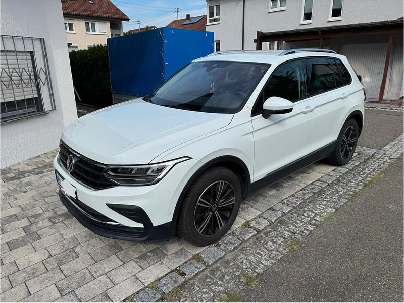 Weiß Gebraucht 2021 VW Tiguan Active SUV | 25.490 € (Fairer Preis) - Bild 1/4