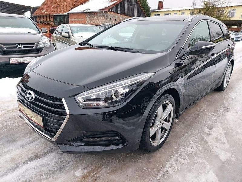 Gebraucht Hyundai i40 141 PS (103 kW) 2017 Schwarz Kombi