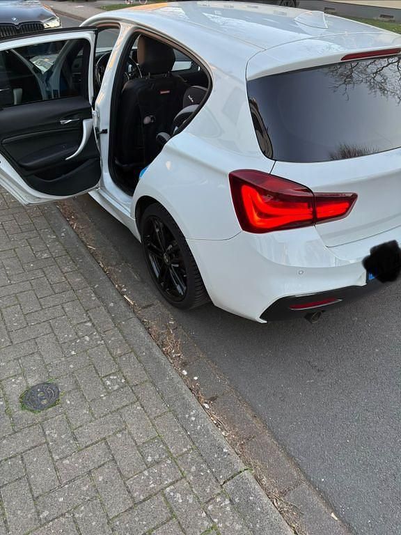 Gebraucht BMW 118 Shadowline 136 PS (100 kW) 2018 Weiß Kleinwagen