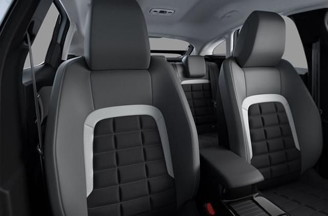 Neu Citroën C4 145 PS (106 kW) 2025 Okenit weiß metallic / dachfarbe okenit weiß metallic / dachfarbe SUV