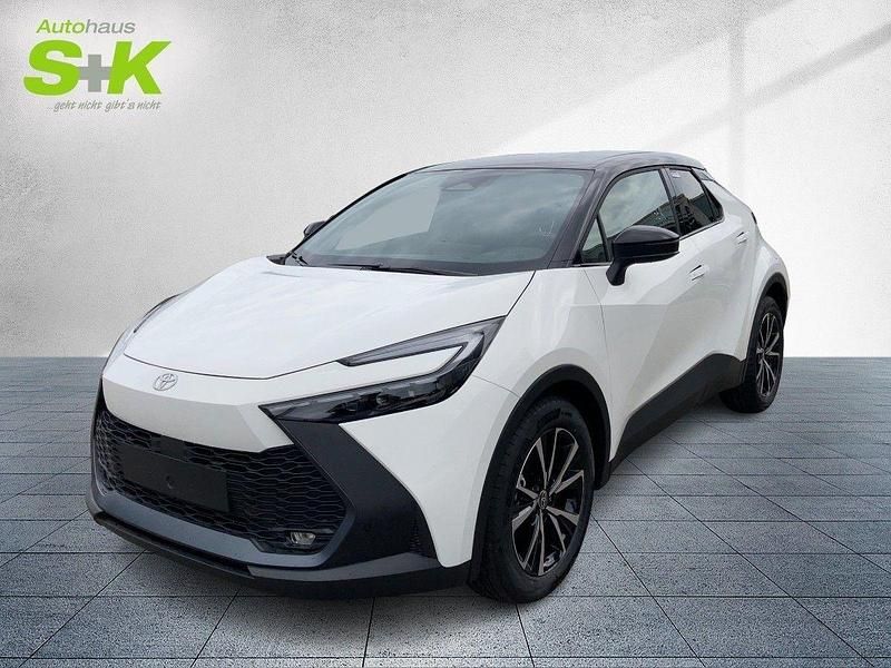 Platinumweiß perleffekt / dach schwarz (schwarz) Neu 2025 Toyota C-HR SUV | 39.290 € - Bild 1/4