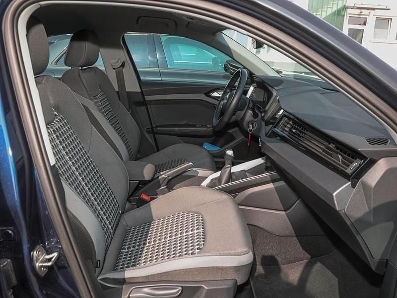 Gebraucht Audi A1 Sportback Advanced Plus 95 PS (69 kW) 2023 Navarrablau metallic Kleinwagen