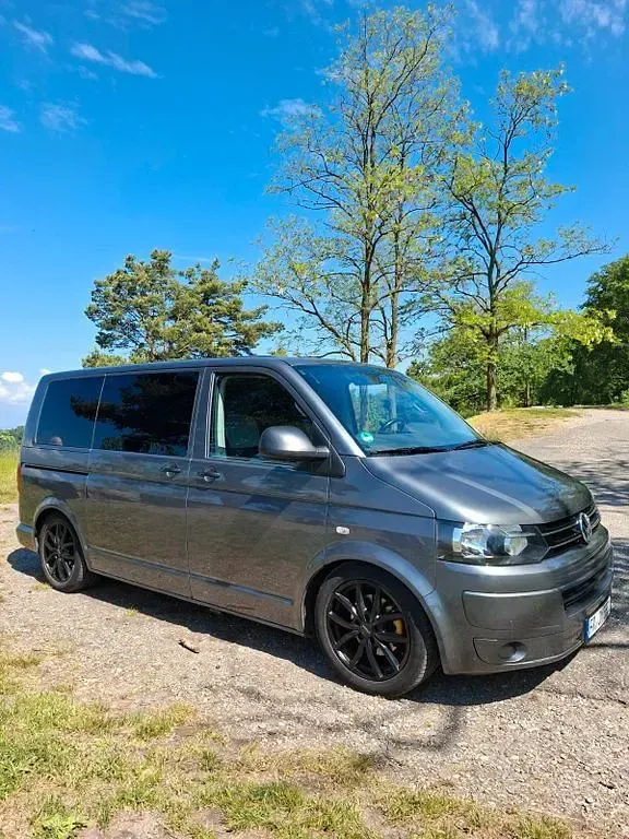 Gebraucht VW Multivan Startline 140 PS (102 kW) 2011 Grau Van / Kleinbus