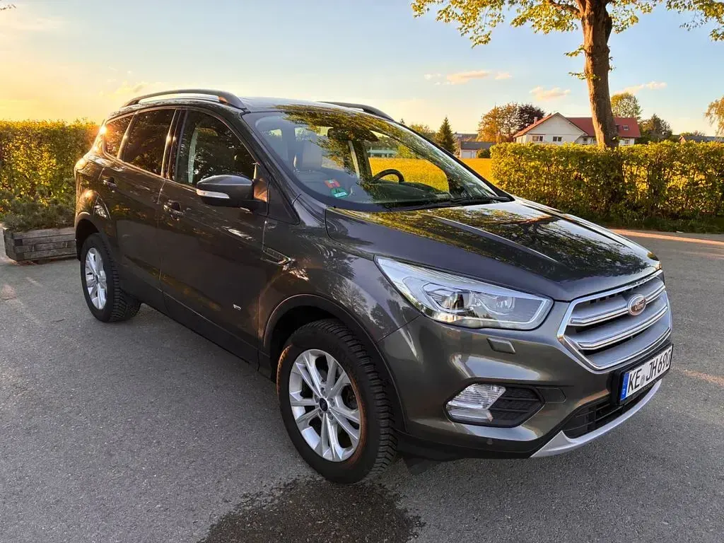 Gebraucht Ford Kuga Titanium 182 PS (133 kW) 2018 Grau SUV