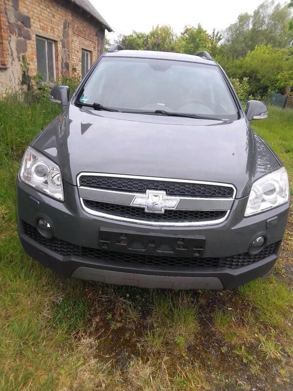 Grau Gebraucht 2010 Chevrolet Captiva SUV | 3.800 € (Guter Preis) - Bild 1/4