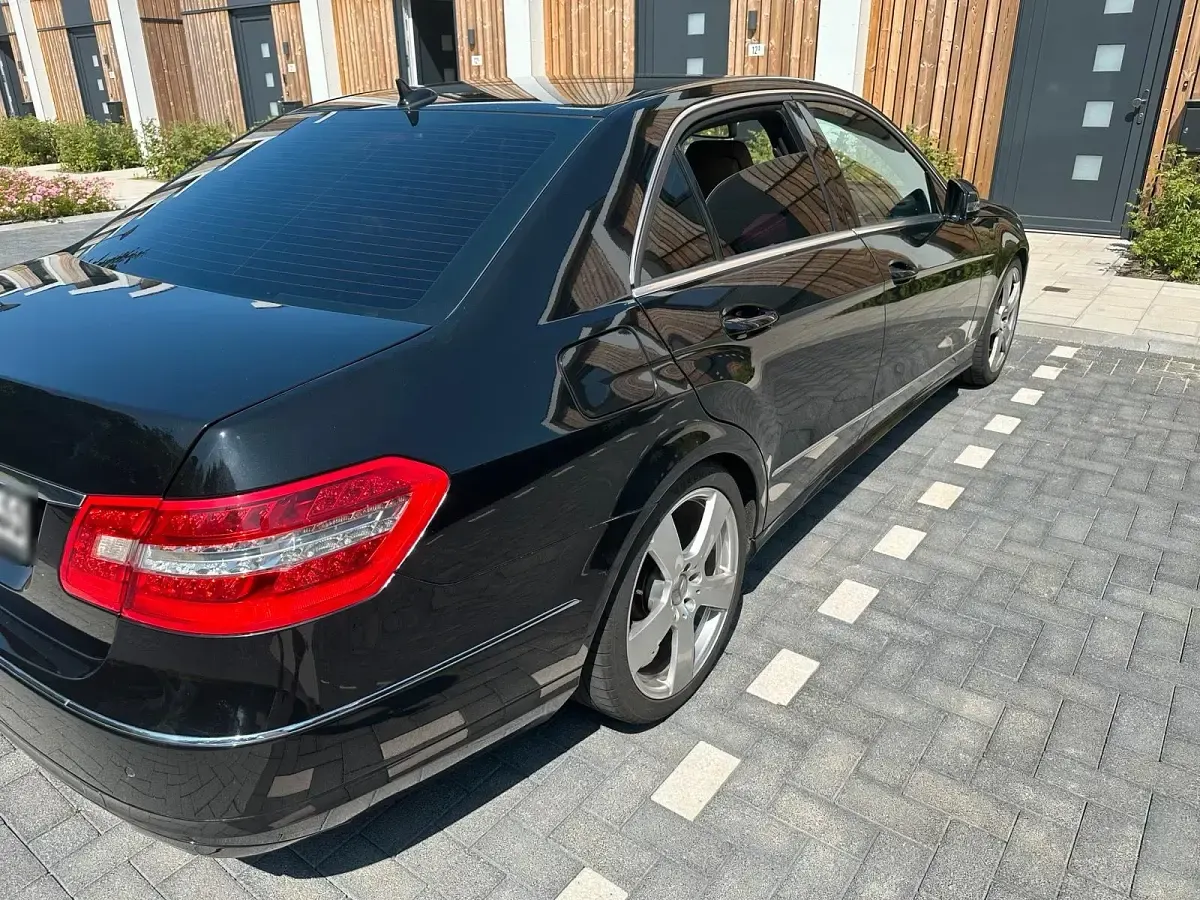 Gebraucht Mercedes E350 Avantgarde 231 PS (169 kW) 2009 Schwarz Limousine