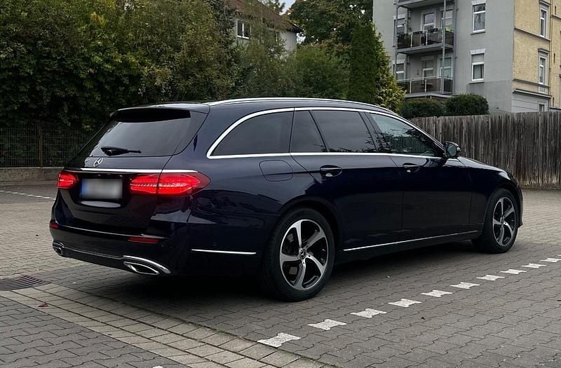 Gebraucht Mercedes E220 Exclusive 194 PS (142 kW) 2017 Blau Kombi
