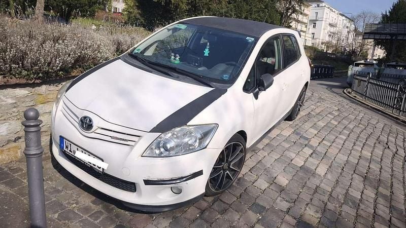 Gebraucht Toyota Auris Edition 132 PS (97 kW) 2012 Weiß Limousine