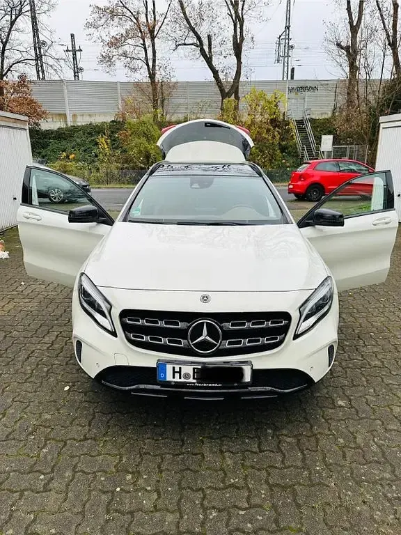 Gebraucht Mercedes GLA220 177 PS (130 kW) 2017 Weiß SUV