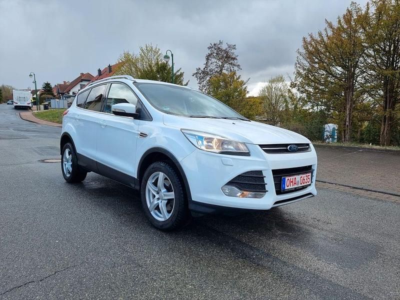 Gebraucht Ford Kuga Trend 150 PS (110 kW) 2015 Weiß SUV