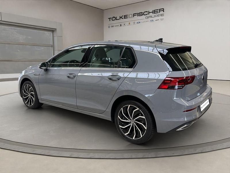 Gebraucht VW Golf VIII Style 150 PS (110 kW) 2022 Mondsteingrau uni Limousine