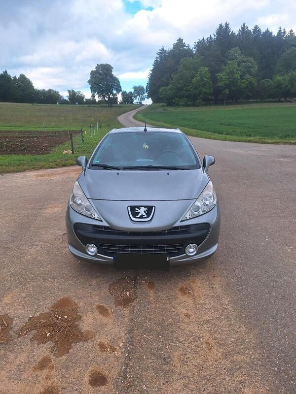 Grau Gebraucht 2009 Peugeot 207 CC Cabrio | 4.900 € (Etwas zu teuer) - Bild 1/4