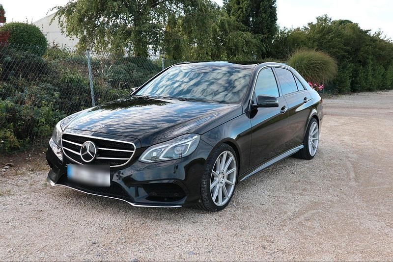 Schwarz Gebraucht 2013 Mercedes E500 Limousine | 17.000 € (Guter Preis) - Bild 1/4