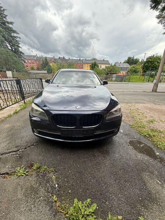 Blau Gebraucht 2010 BMW 730 Sport Line Limousine | 13.500 € (Etwas zu teuer) - Bild 1/4