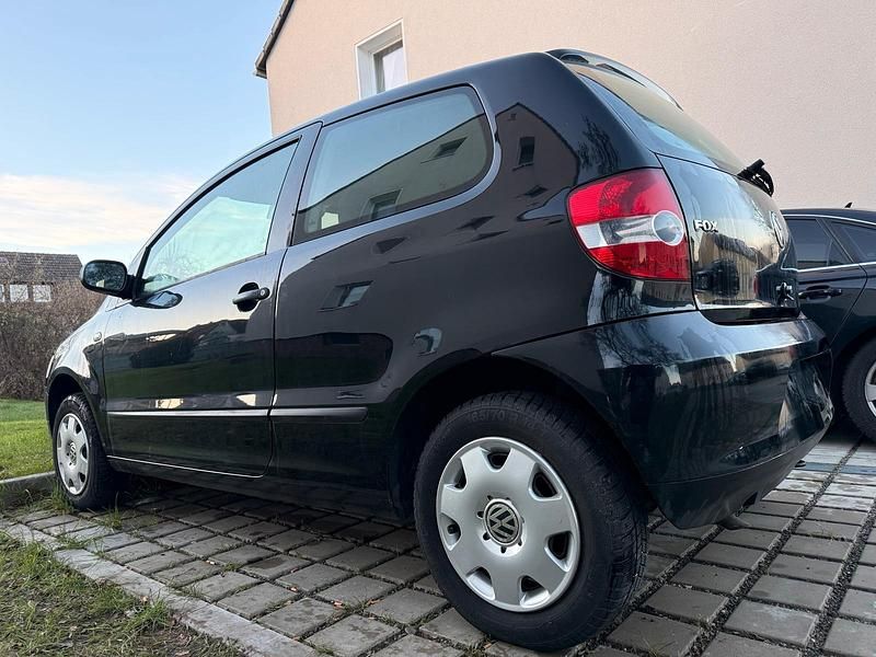 Schwarz Gebraucht 2007 VW Fox Kleinwagen | 1.490 € (Fairer Preis) - Bild 1/4